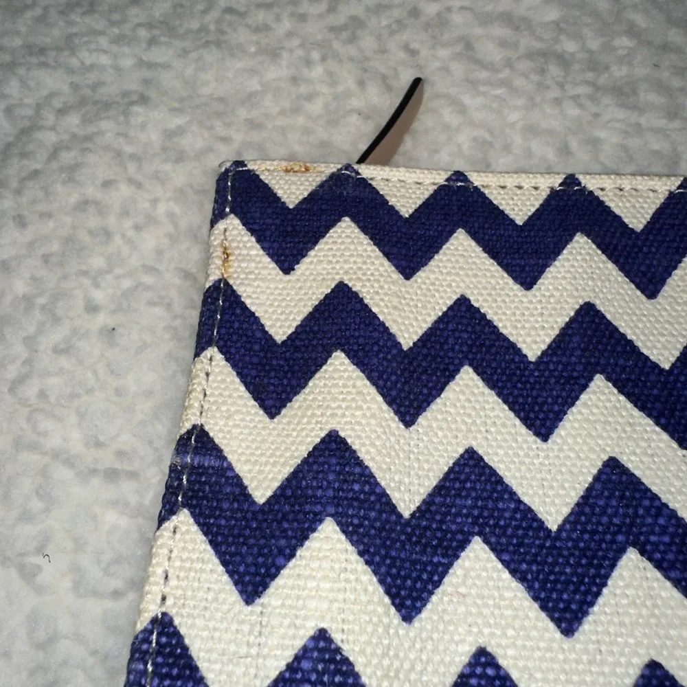 Kate Spade chevron clutch - Picture 4 of 6